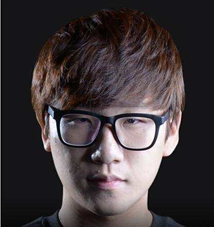 練中更加專 練中更加專