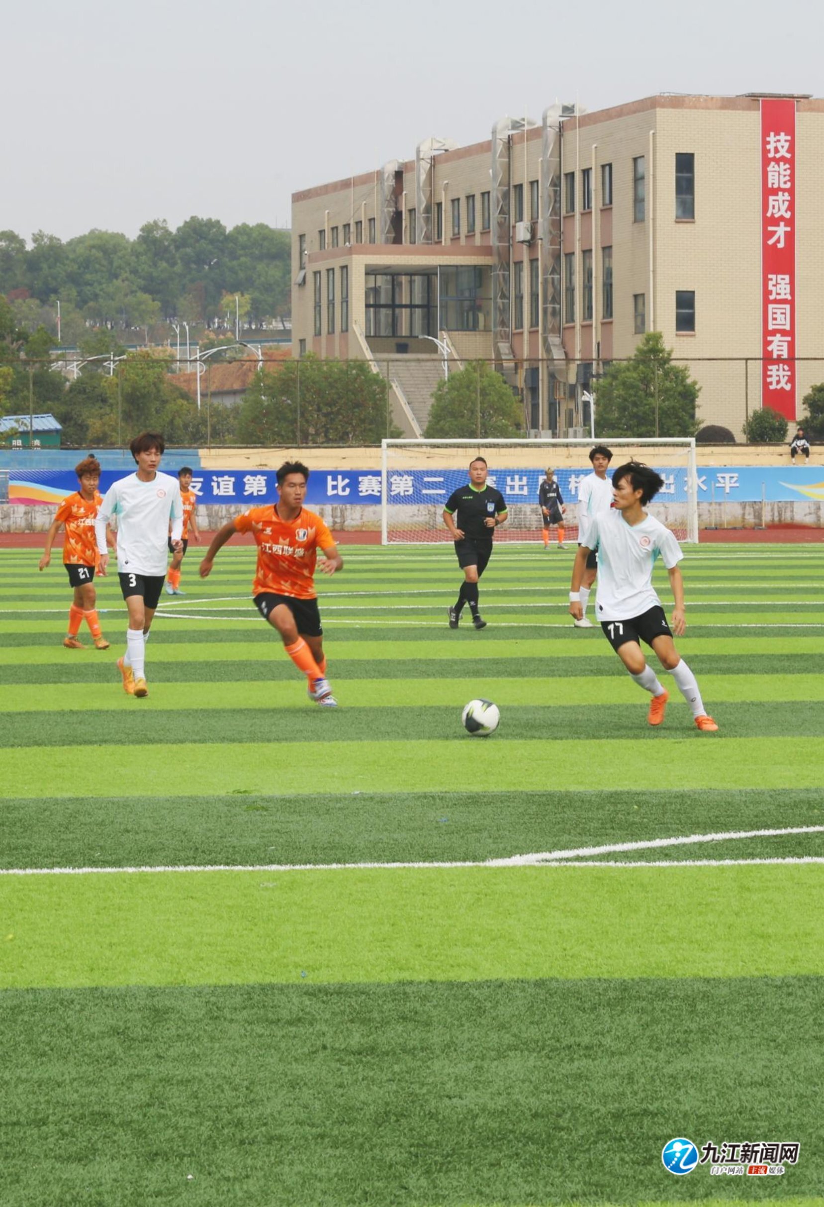 就在这万众